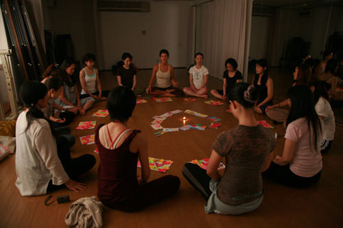 ヨガ・エド卒業式の様子