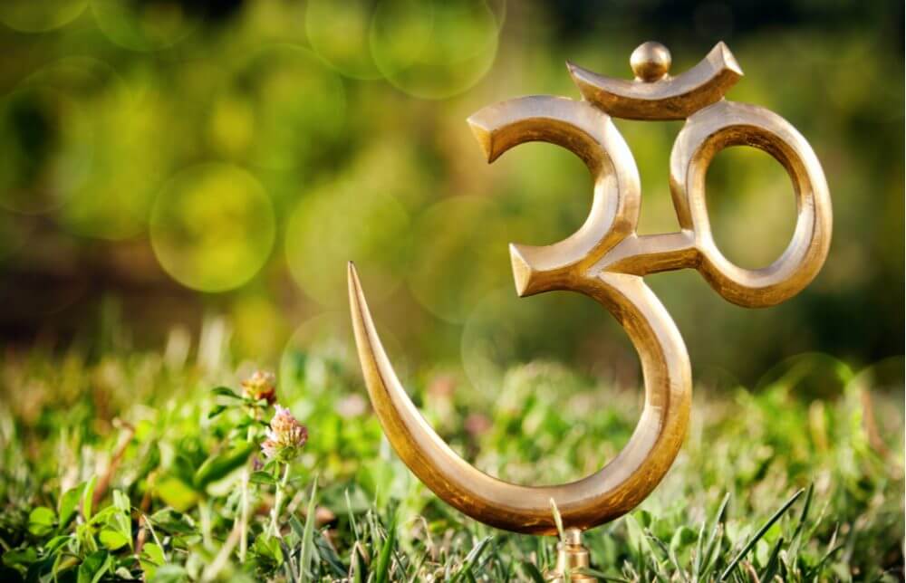 聖なる音「OM｜オーム」。意味を理解して唱えよう！ ヨガジェネレーション yogageneration