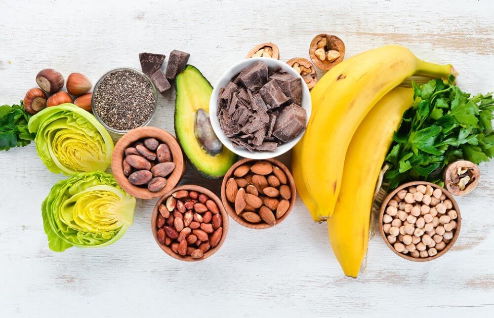 チョコレートやフルーツと野菜