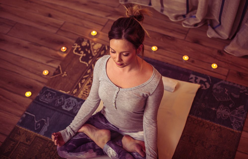 自律神経を整えるためには、夜のヨガがオススメ