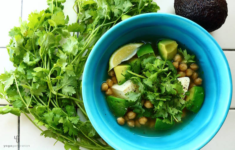 お豆腐とアボカド入り味噌チリスープ