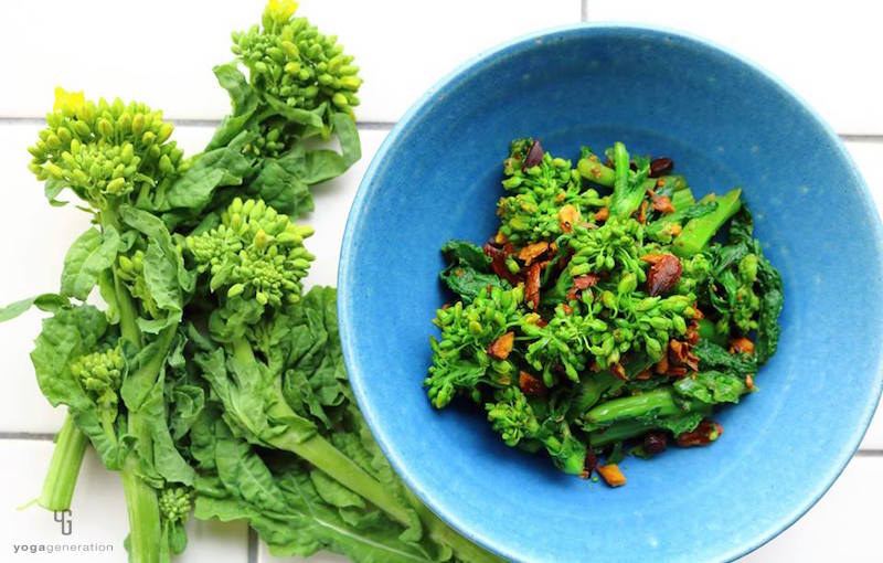 アーモンドと菜の花の辛子醤油和え