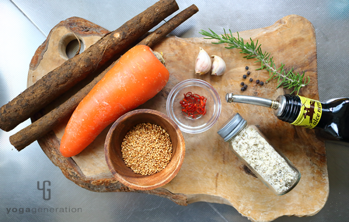 木製カットボードの上の材料