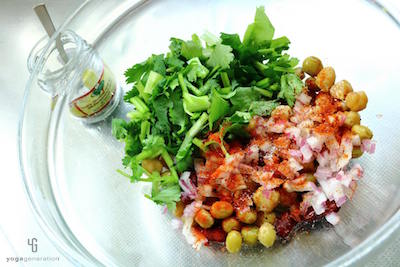 塩とスパイスを加えてざっくり混ぜる