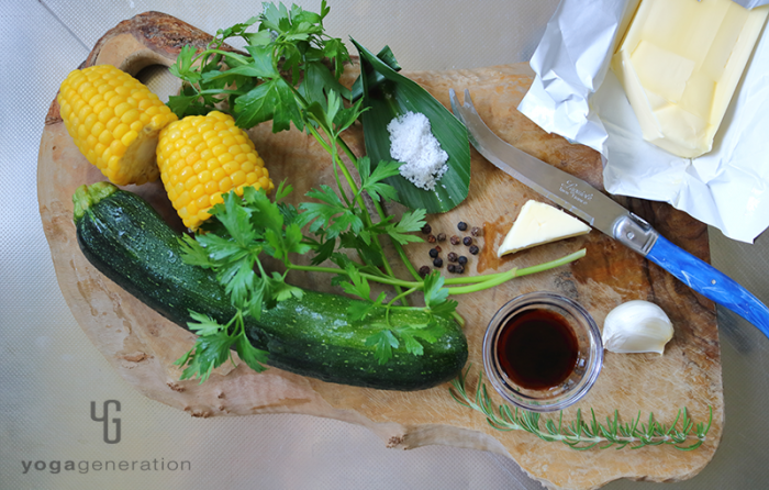 木製カットボードの上の材料