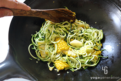 バターを加えてまぜる