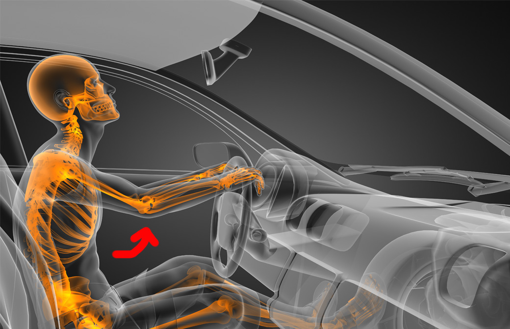 車のハンドルを握っている体の様子