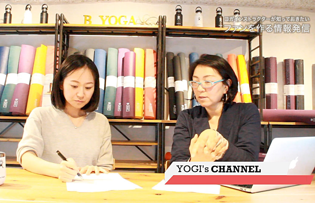 編集長kayaとYogini編集デスクの大嶋朋子さんの対談写真