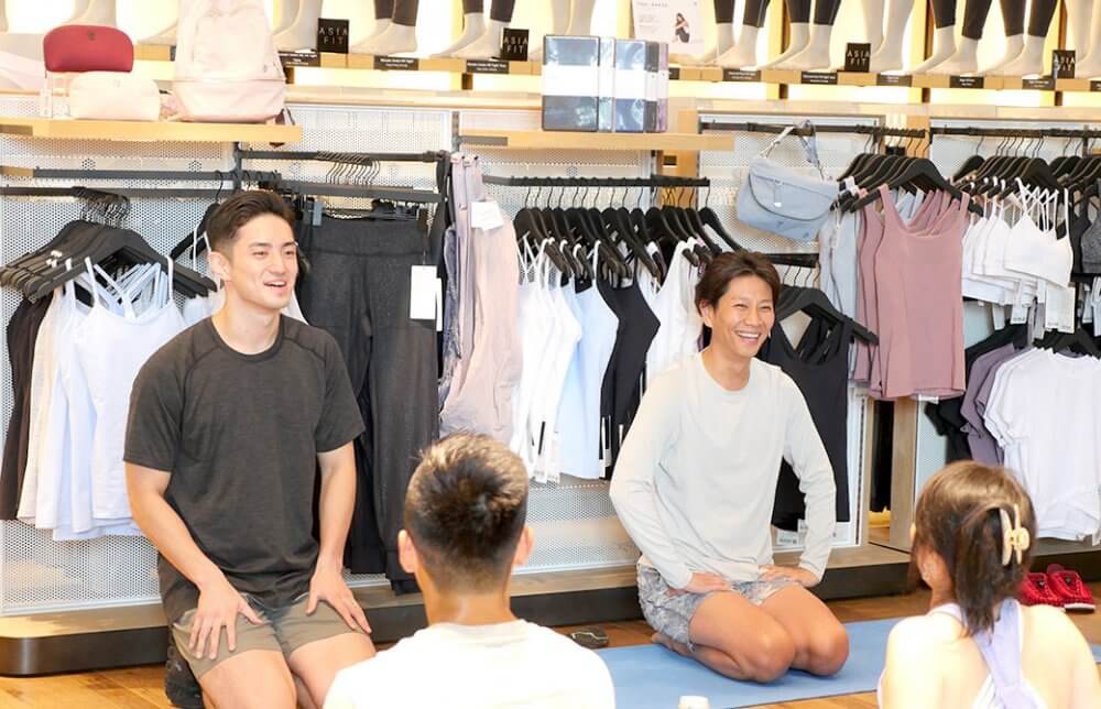 ヨガ講師空平先生とルルレモンのスタッフゆうとさん