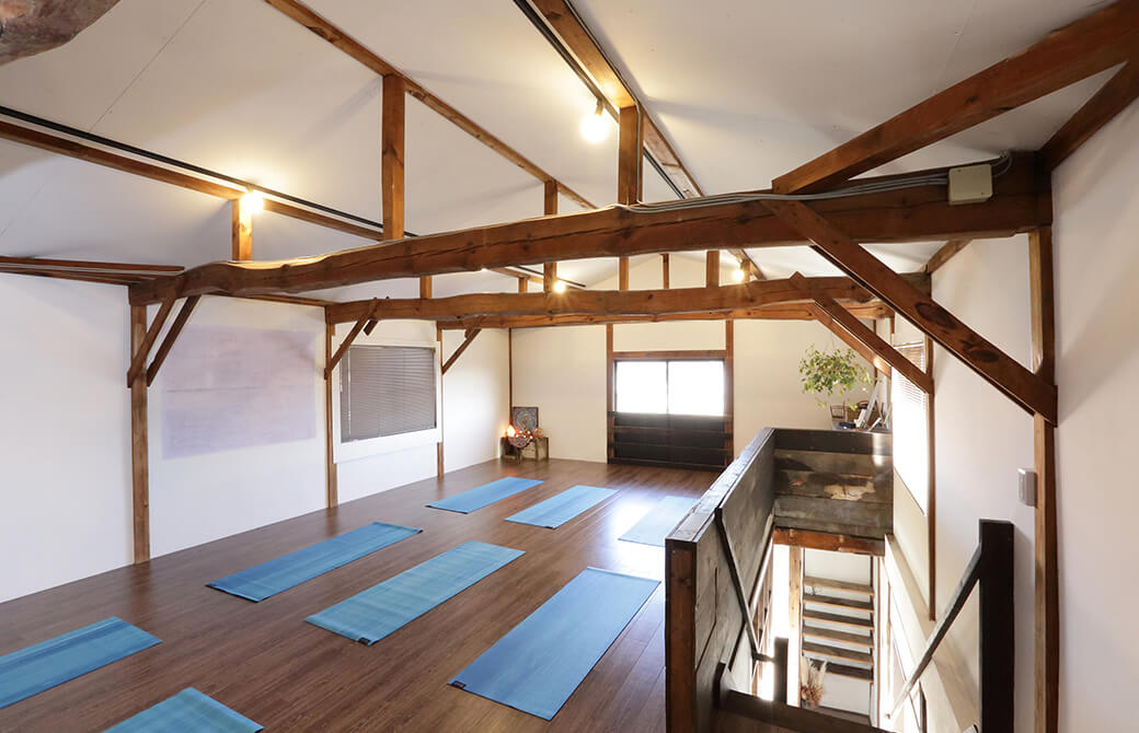 ヨガを指導することだけでなく、スタジオ運営についても考えなければいけないのが実情