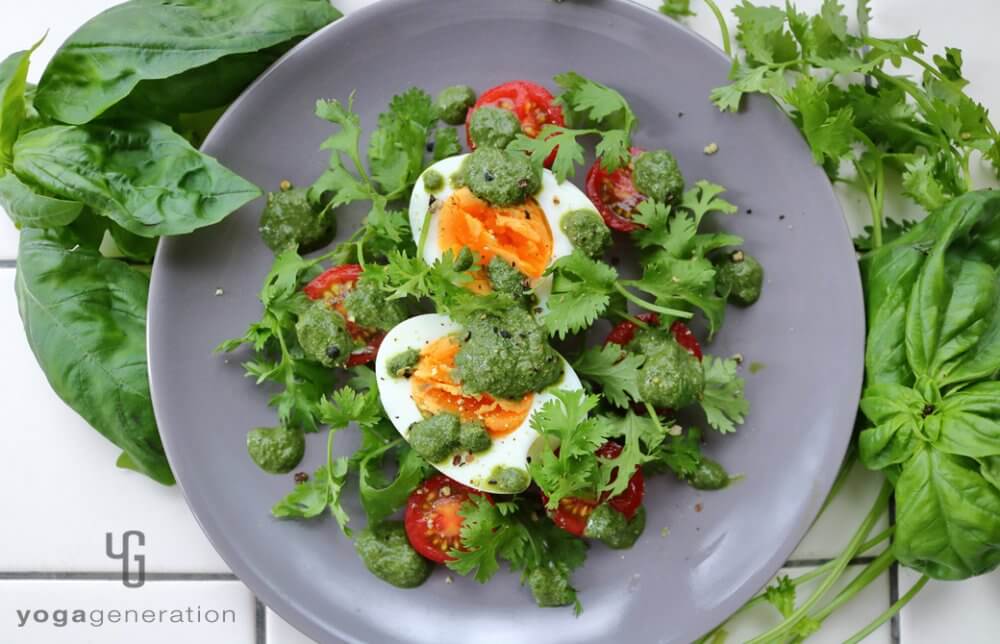 アジアン・グリーンディップでタマゴとフレッシュハーブのサラダ