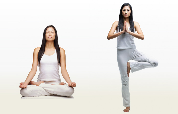 ラージャヨガとハタヨガを実践する2人の女性