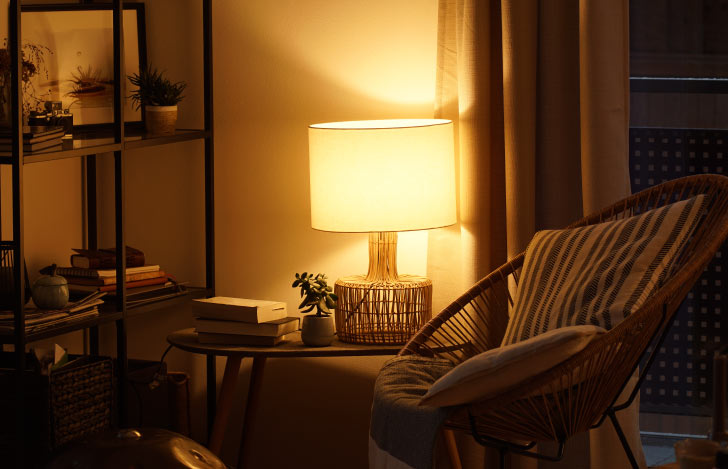 間接照明が灯る部屋