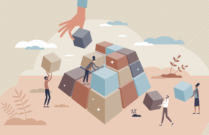 小さな人々が協力して積み木を積み上げる様子