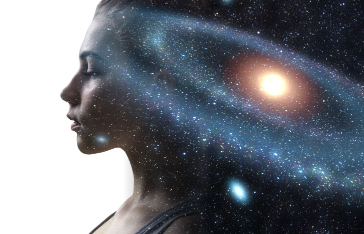 女性の横顔と宇宙のダブルイメージ