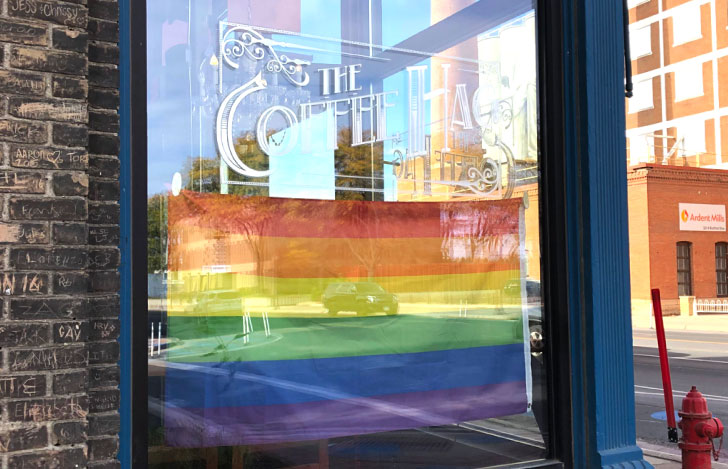 LGBTの人に向けたヨガスタジオの扉