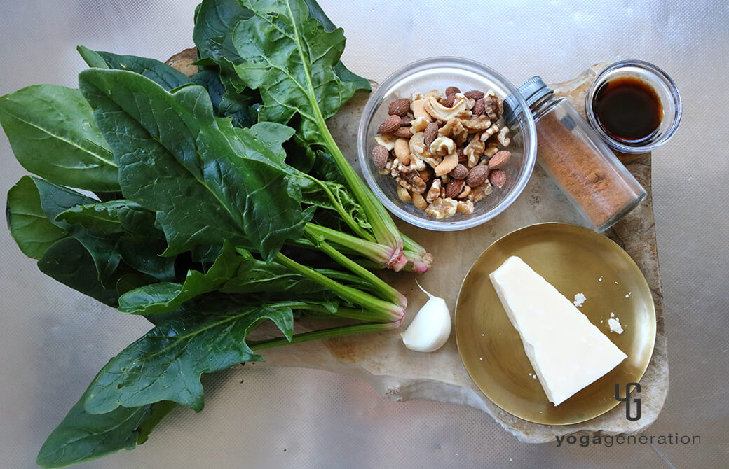 材料のホウレン草やナッツ、パルメザンチーズなど
