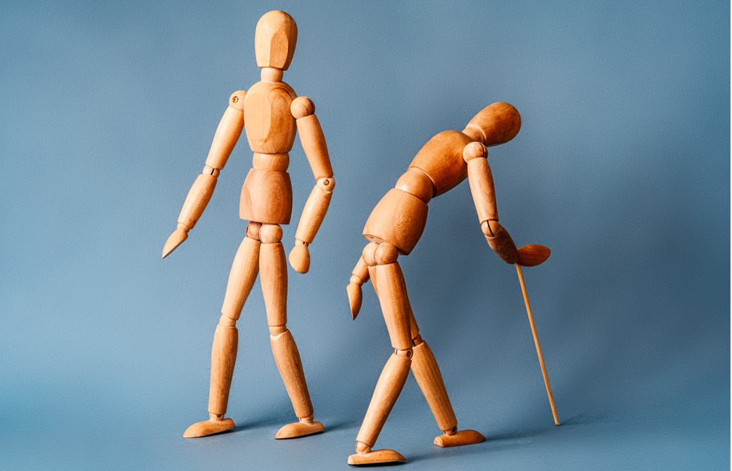 木の人形 立っている 杖をついている