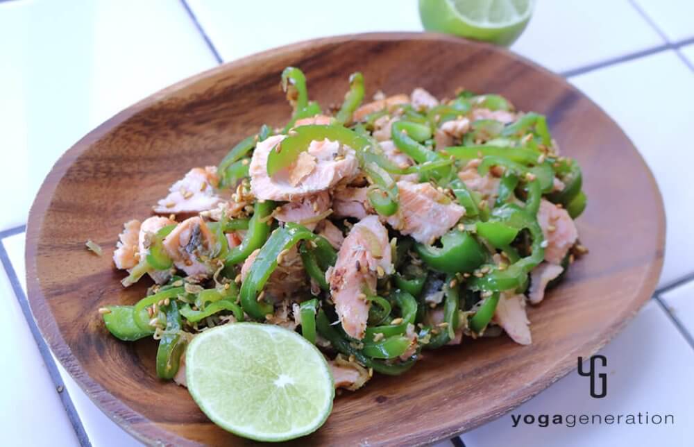 秋鮭とピーマンのナンプラー炒め