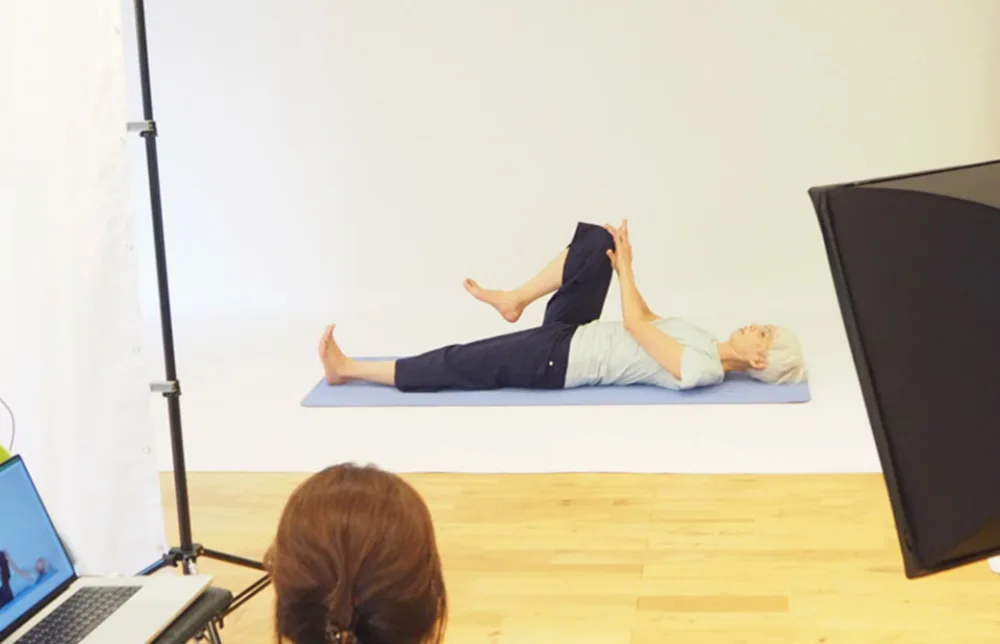 中井まゆみ先生60歳からのヨガ入門の撮影風景