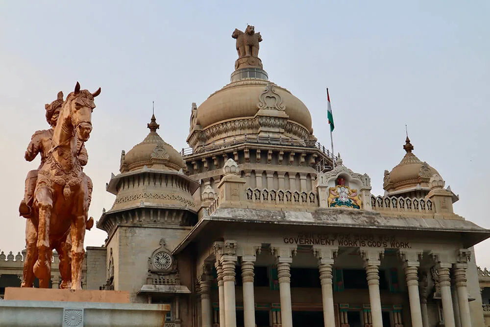 ヴィダーナ サウダ（政庁ビル）