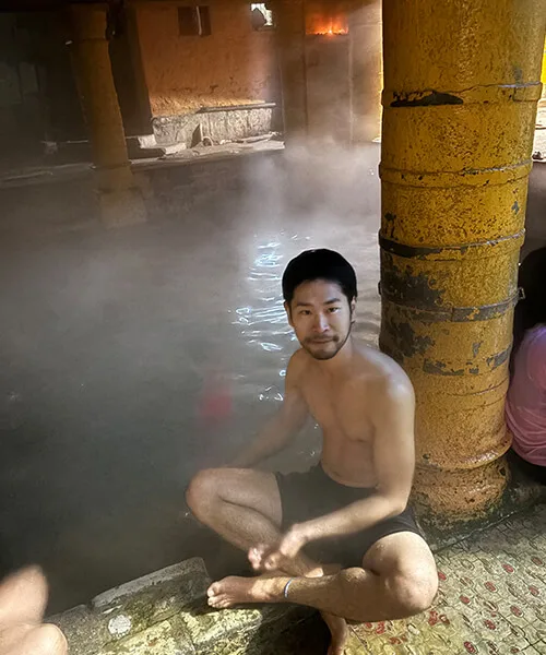 バドリナート寺院の近くの温泉